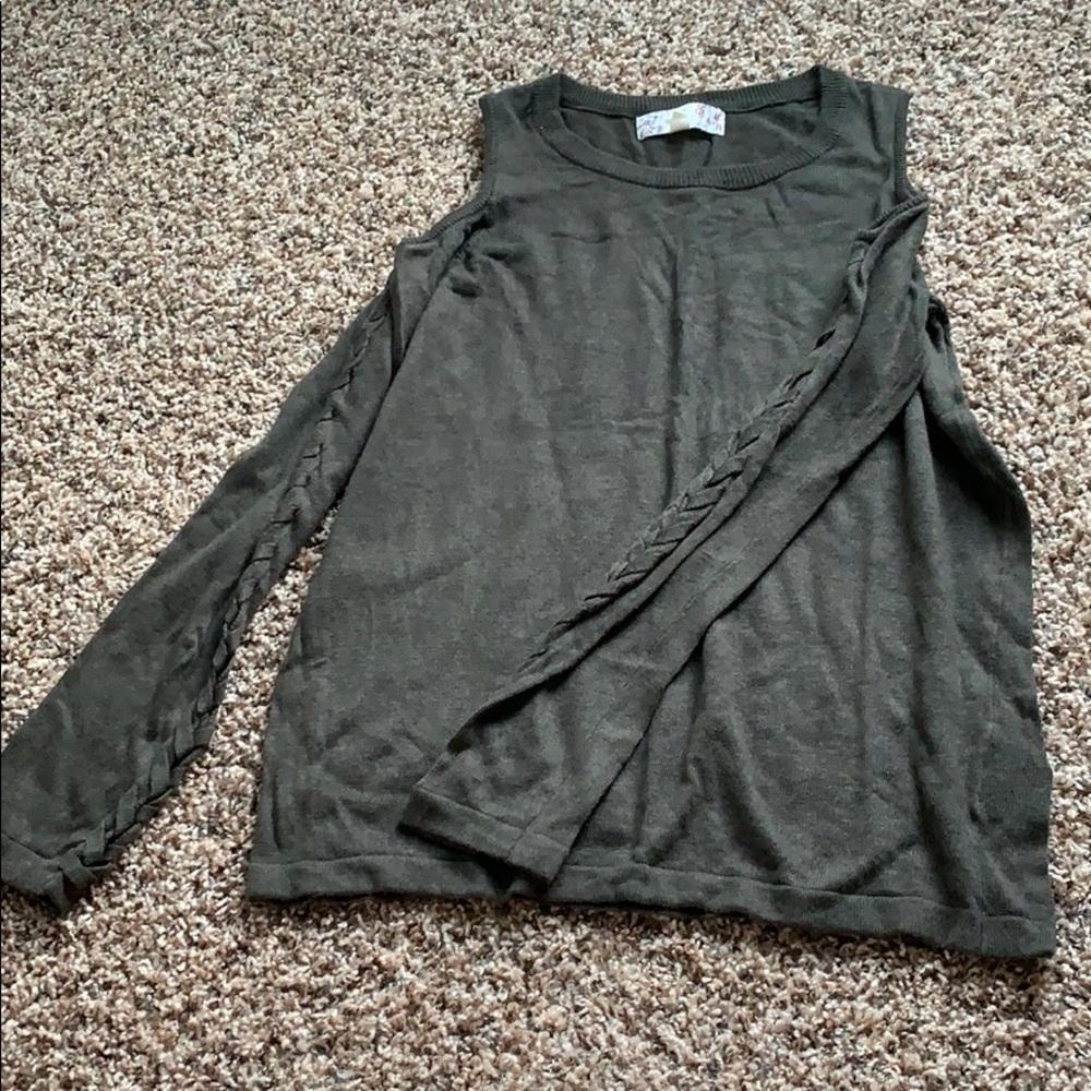 NWOT open shoulder braided sleeve sweater